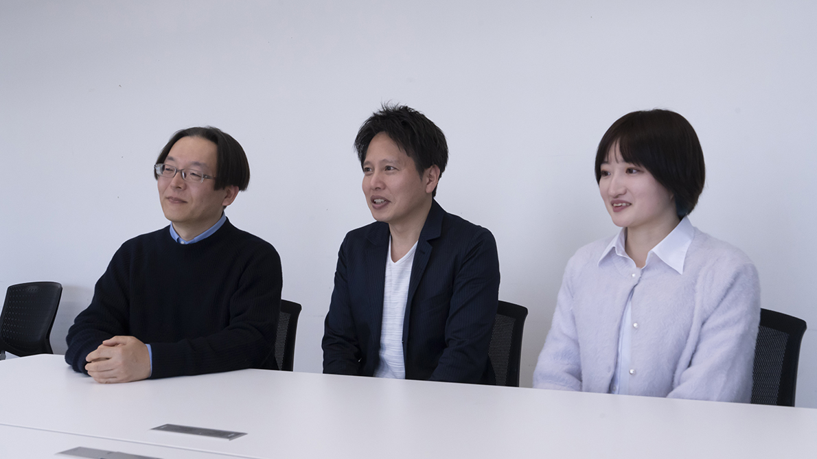 奥田 龍さん、中村 剛さん、花沢美紅さんのインタビュー風景