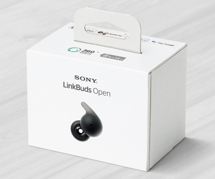 ソニーLinkBuds Openのパッケージの写真。小さな白い箱の正面に、ソニー LinkBuds Openの文字とイヤホンの画像が印刷されている。箱の上面には小さな取っ手が付いている。